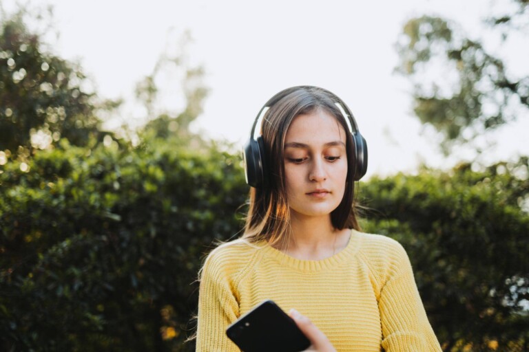 Na czym najlepiej słuchać audiobooków aby cieszyć się wygodą i jakością?